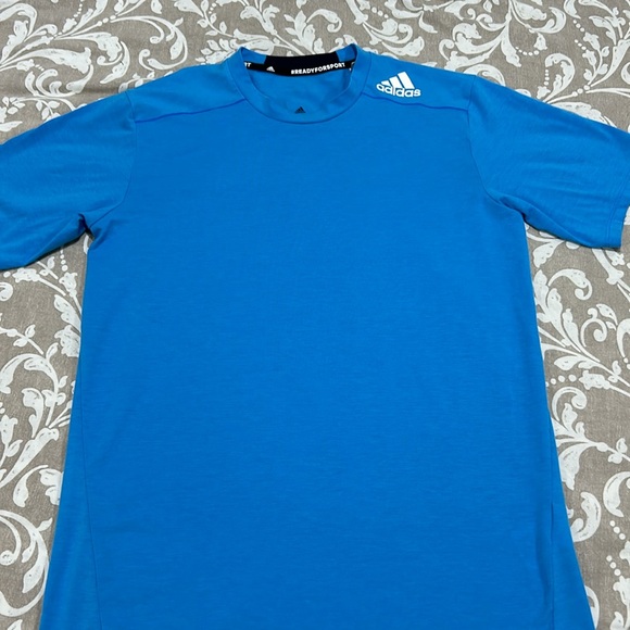 Beautiful 3 Mens T shirts 2 Adidas and 2 a&f - Picture 6 of 8